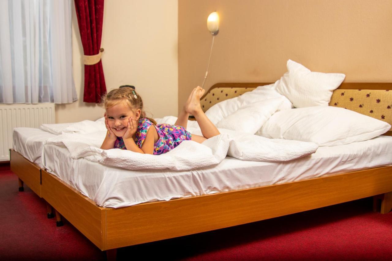 Hotel Imperial Gyogyszallo Es Gyogyfurdo กิชเกอเริช ภายนอก รูปภาพ