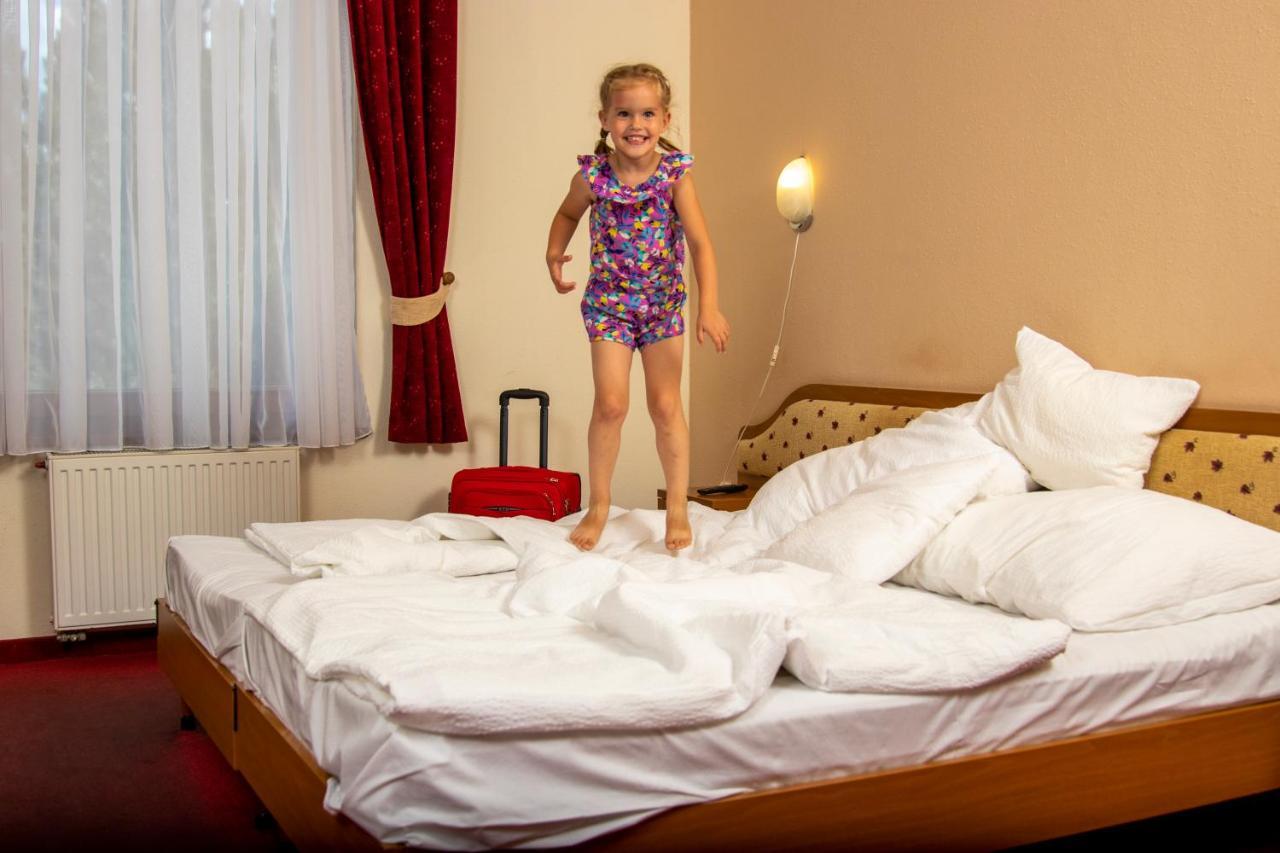 Hotel Imperial Gyogyszallo Es Gyogyfurdo กิชเกอเริช ภายนอก รูปภาพ